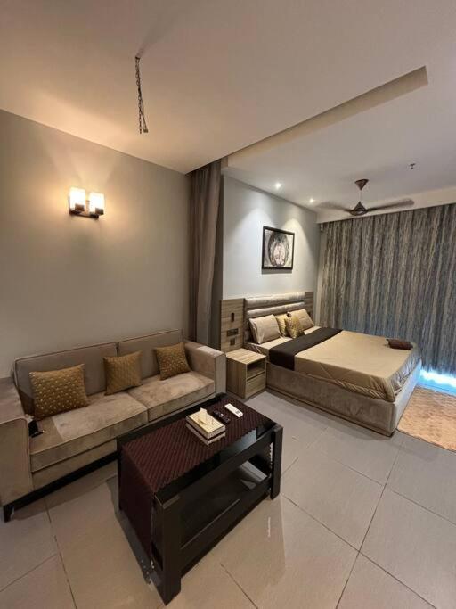 Countryside Luxury Suites - Supernova Noida Νέο Δελχί Εξωτερικό φωτογραφία